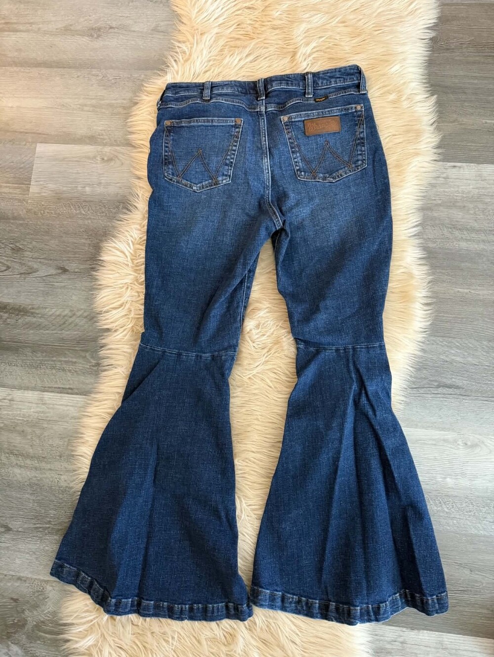 Wrangler High Rise Flare Jeans Medium Wash 32" X 34" - Picture 3 of 9